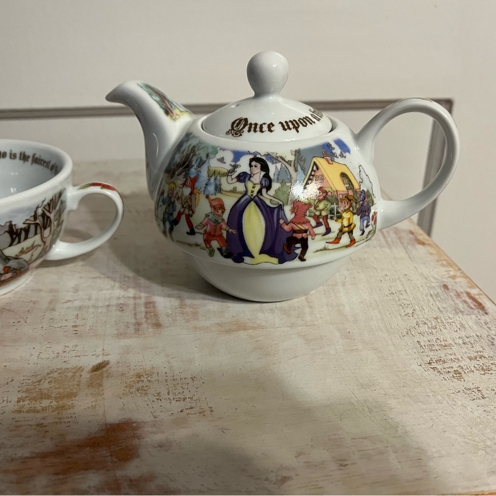 PAUL CARDEW 2012 Snow White Poisoned Apple Porcelain Teapot *England - Picture 8 of 11
